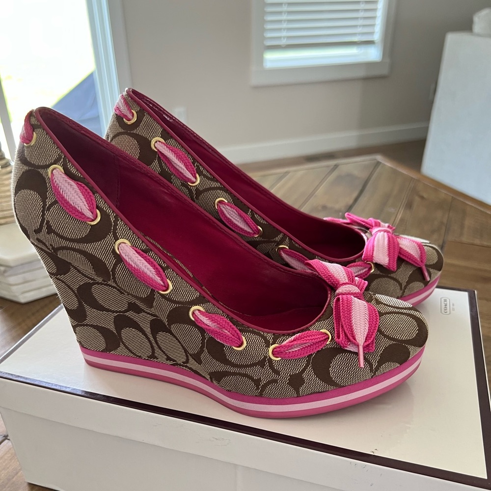 Coach Signature C khaki and pink wedge heel w/ lace detail